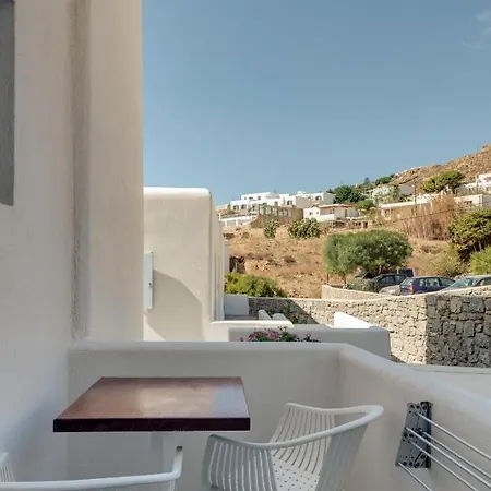 Makis Place Aparthotel 2*