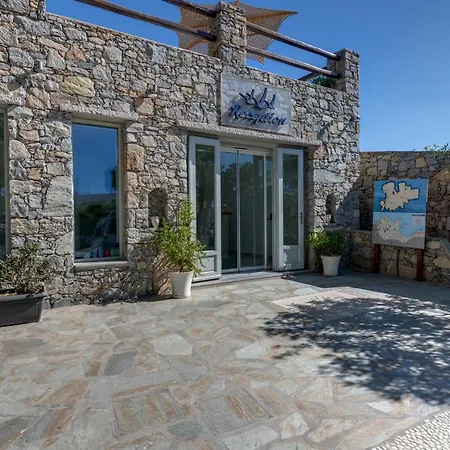 Makis Place Aparthotel Tourlos