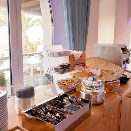 Makis Place Aparthotel Tourlos