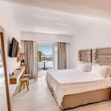 Makis Place Aparthotel 2*