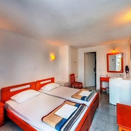 Makis Place Aparthotel Tourlos