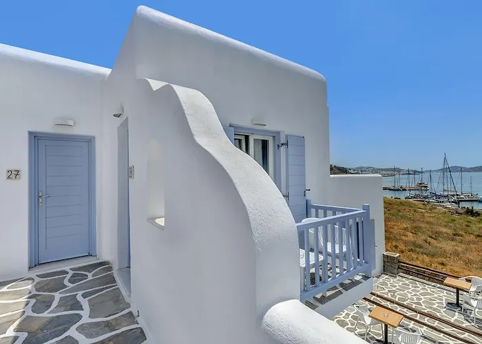 Makis Place Hotel 3*