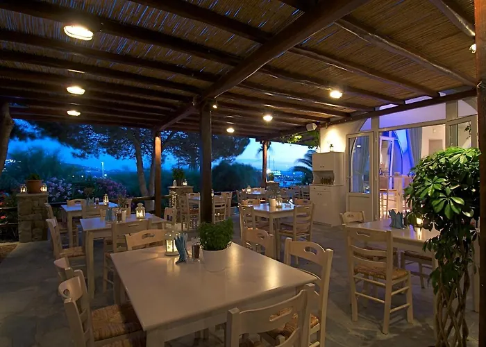 Makis Place 3* Tourlos