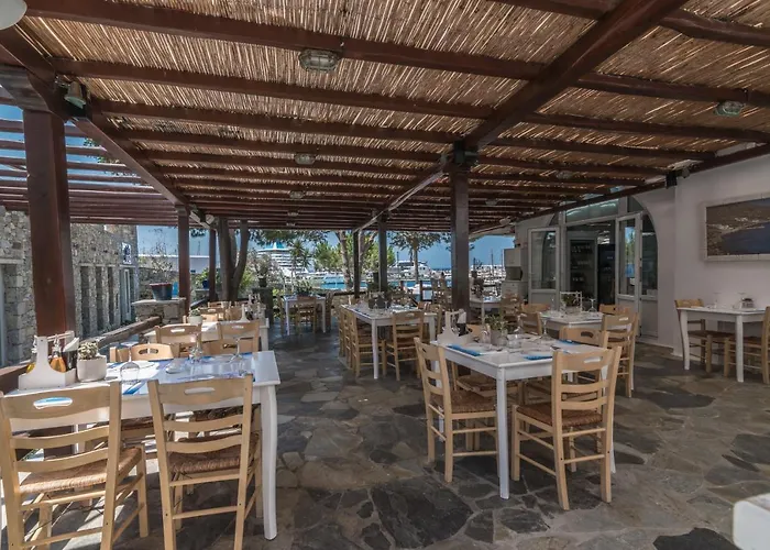 Hotel Makis Place 3*