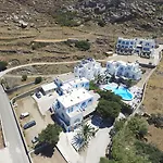 Makis Place מלון טורלוס