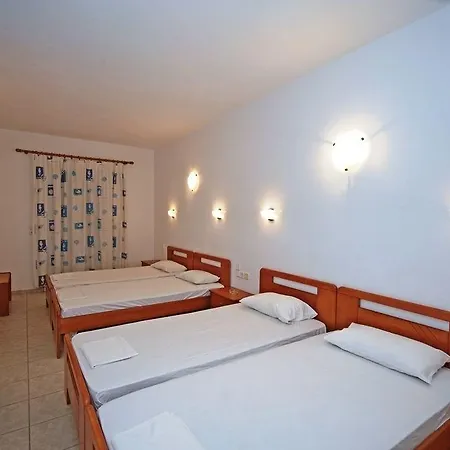 Makis Place Hotell 3*