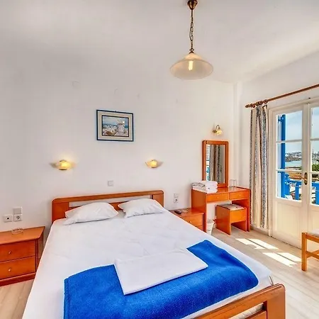 Hotell Makis Place 3*