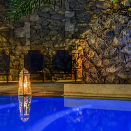 Makis Place Hotell 3*