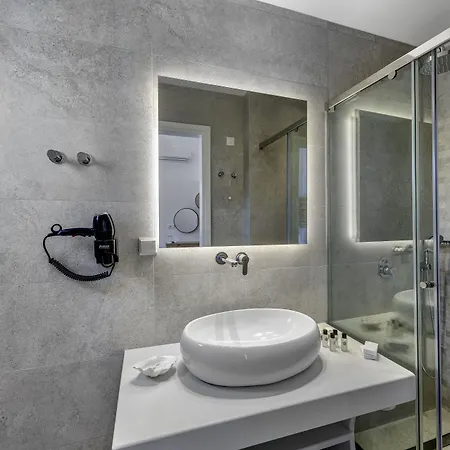 Makis Place Hotel Tourlos