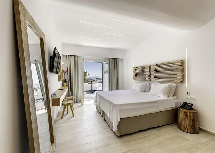 Makis Place 3* Tourlos