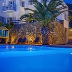 Makis Place Hotel 3*