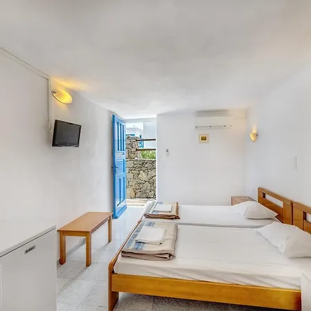 Hotel Makis Place 3*