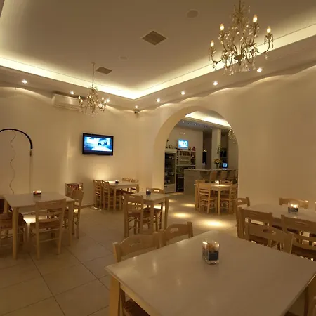Hotel Makis Place 3*