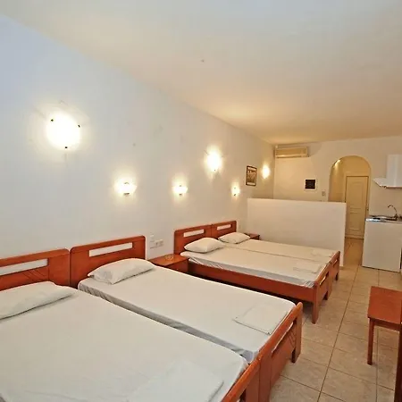 マキス プレイス 3*