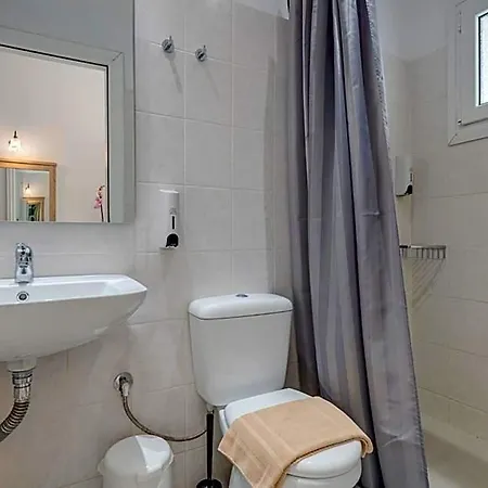 Makis Place Hotel