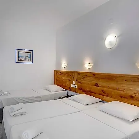 Hotel Makis Place 3*