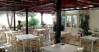 Makis Place Hotel Tourlos