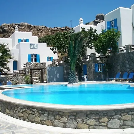 Makis Place Hotel