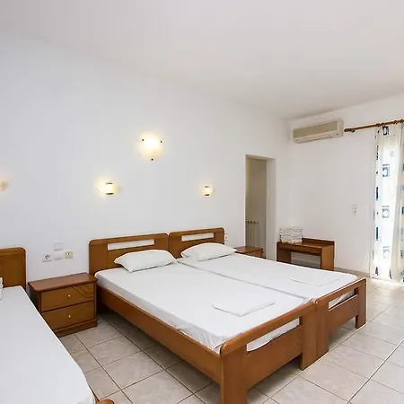 Makis Place Hotel Tourlos