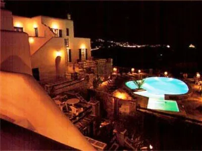 Makis Place Hotel