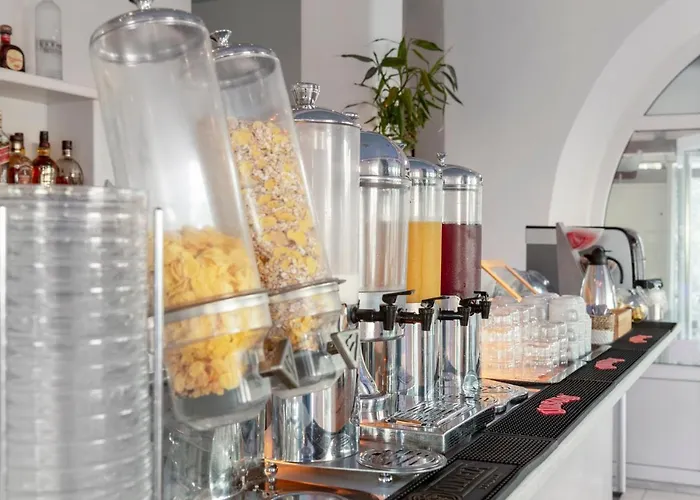 Hotel Makis Place 3*