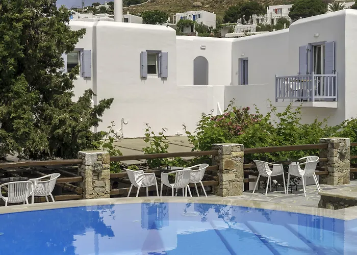 Makis Place Hotel 3*