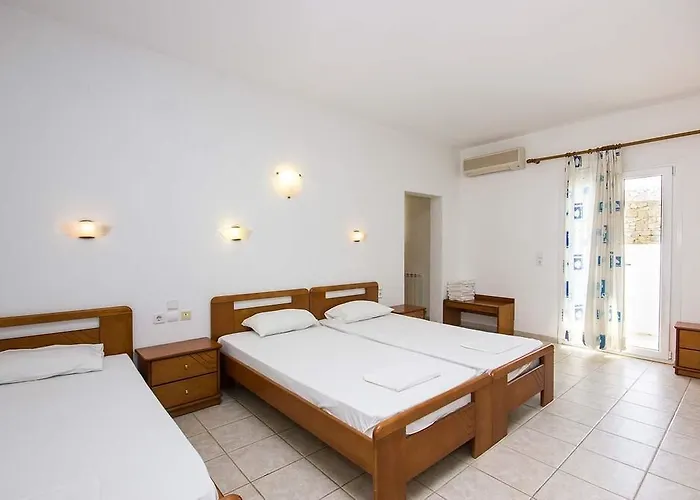 Makis Place Hotel Tourlos