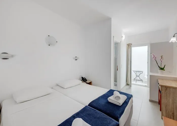 Makis Place Szálloda