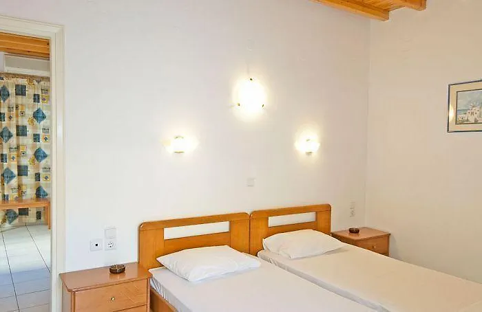 Makis Place Szálloda