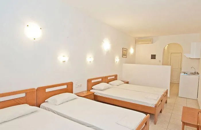 Makis Place Szálloda